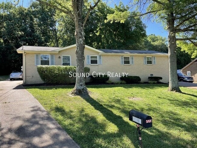 Building Photo - 923-B Oak Vale Dr-