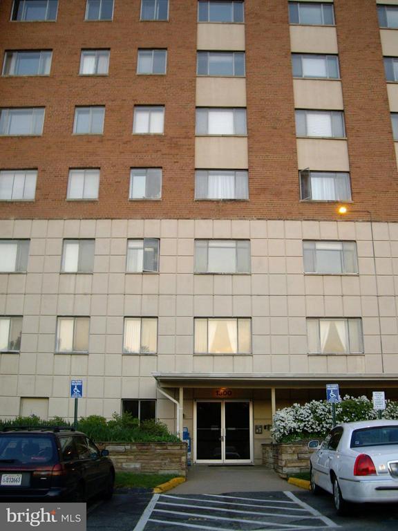 Building Photo - 1300 S Arlington Ridge Rd