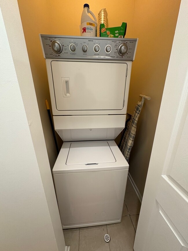 Building Photo - 524 W 78th St