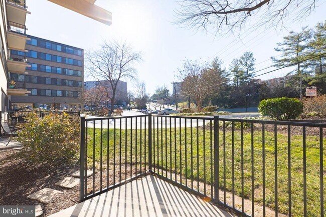 Building Photo - 600 Roosevelt Blvd