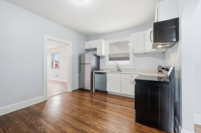 Building Photo - Three Bedroom Home in Hamilton!