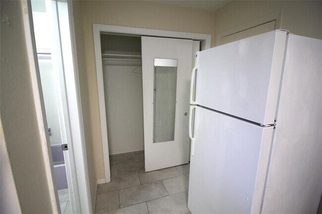 Building Photo - 4440 Bougainvilla Dr