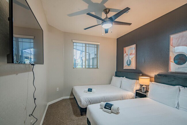 Building Photo - 1275 E University Dr