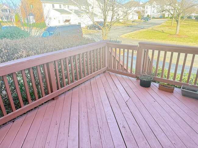 Building Photo - Updated 2 Bed, 2.5 Bath Townhome | Prime Lake Norman Location