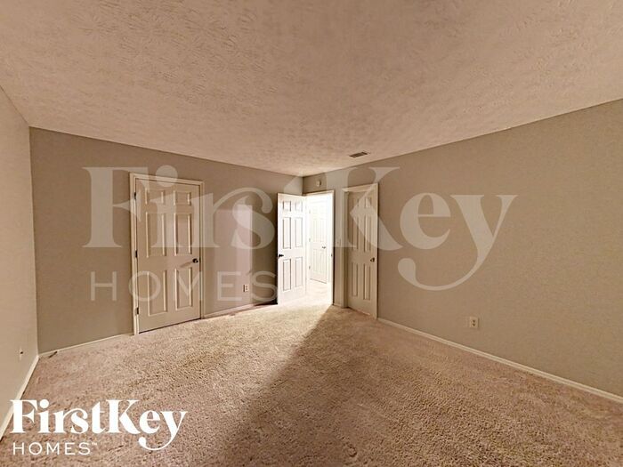 Building Photo - 1998 Glenwood Downs Dr