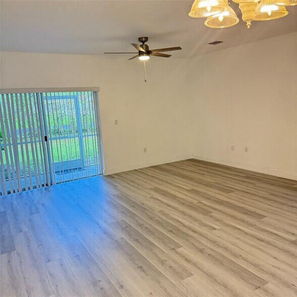 Building Photo - 6482 Catalina Ln