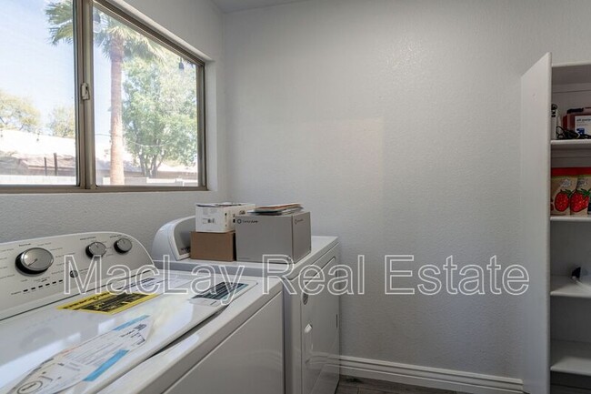 Building Photo - 564 W Orchard Way