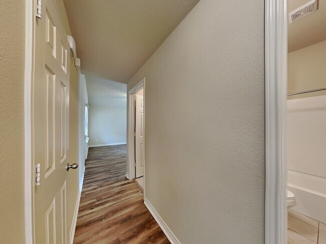 Building Photo - 1329 Villa Paloma Blvd