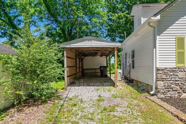 Building Photo - 210 Westover Dr