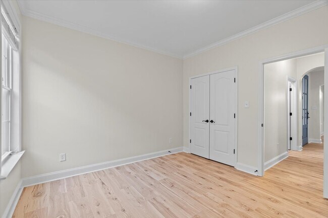 Building Photo - 12123 Brooks River Dr
