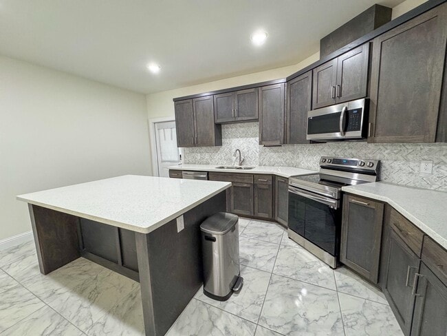 Building Photo - 1421 Eagles Ln