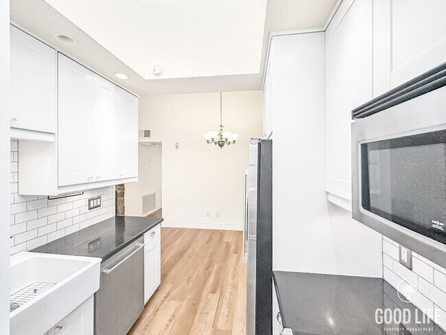 Building Photo - Beautiful 2BD/2BA W/ Reserved Parking and In-Unit Laundry in La Mesa!