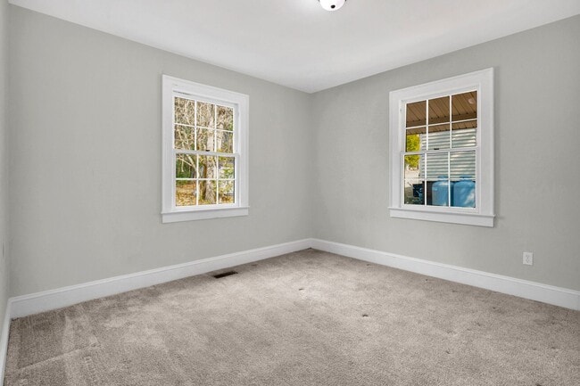 Building Photo - 216 Hawthrone