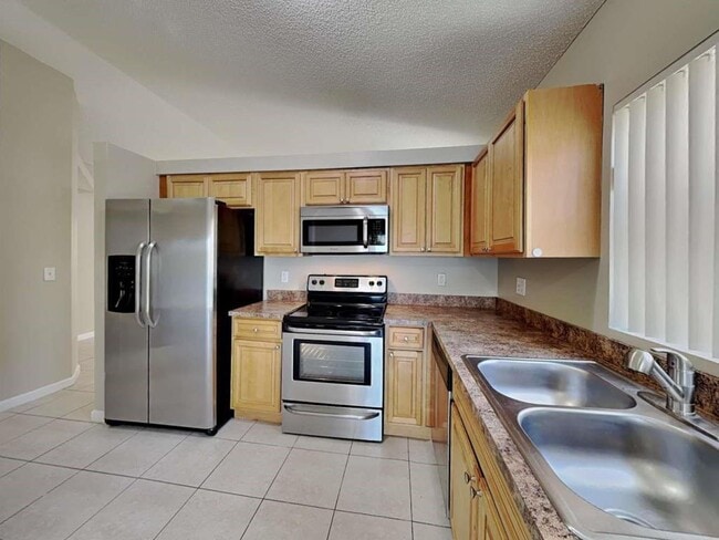 Primary Photo - 1990 NW 188th Ave