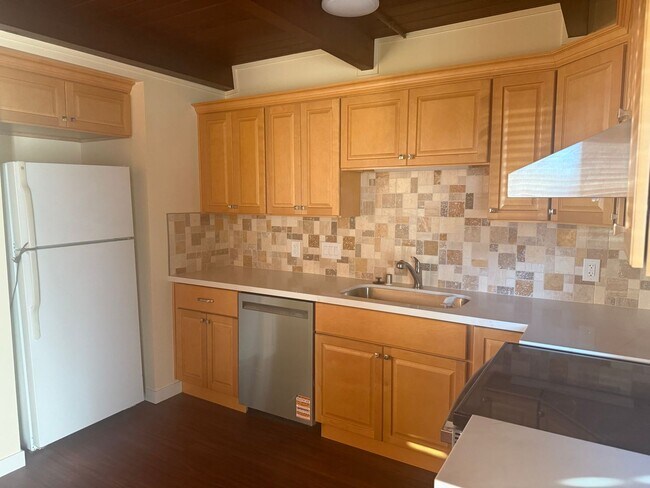 Building Photo - Stunning 2-bedroom, 1.5-bath Modern home i...