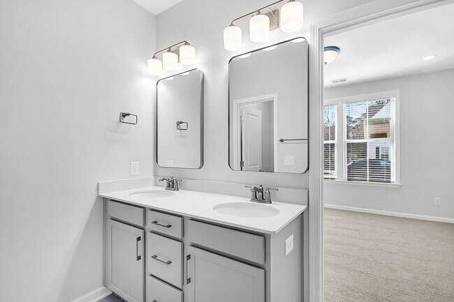 Building Photo - 482 Green Fern Dr