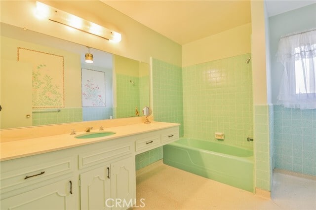 Building Photo - 3744 Pine Ave