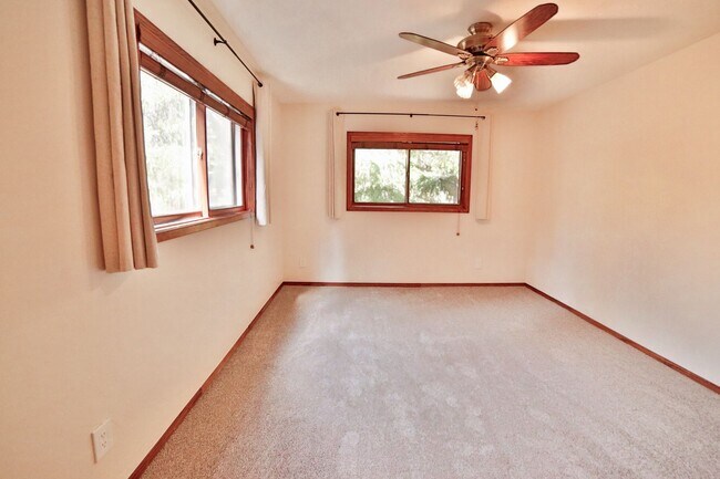 Building Photo - 330 Wilderness Dr