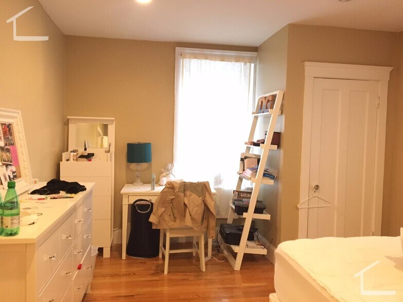 Building Photo - 316 Saint Paul St