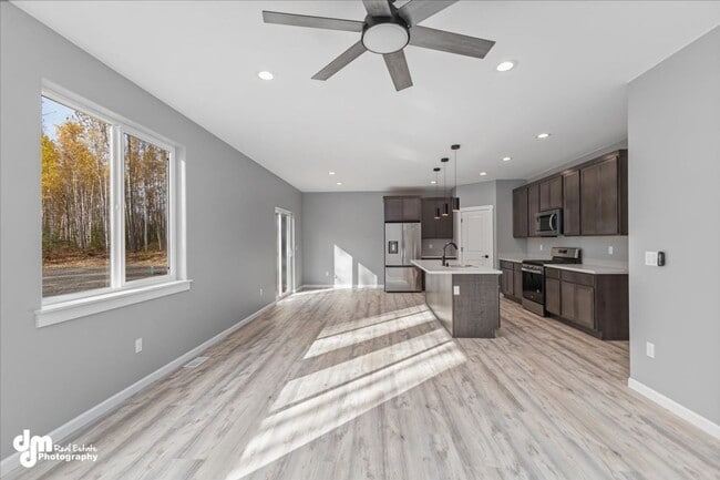 Building Photo - 550 W Galway Dr