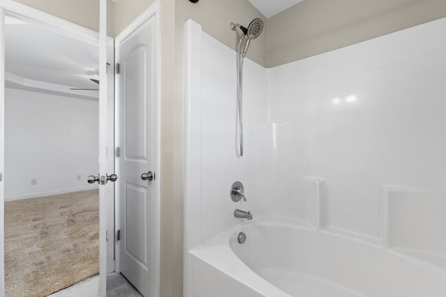 Building Photo - Bradford Estates!