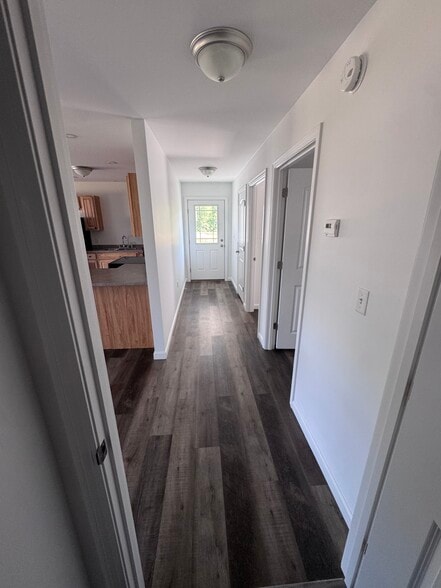 Building Photo - 5 Oak Ln