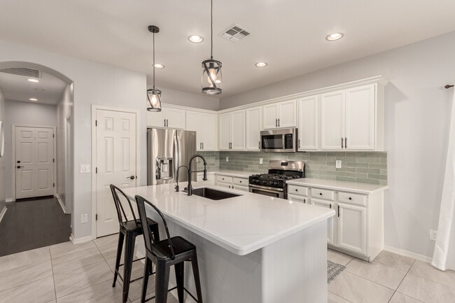 Building Photo - 1562 W Alder Rd