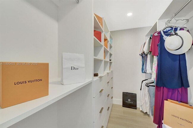 Building Photo - 3370 Hidden Bay Dr