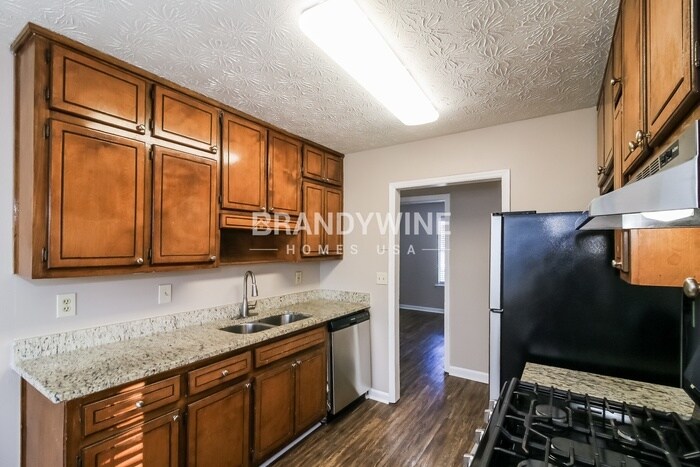 Building Photo - 6057 Dorchester Dr