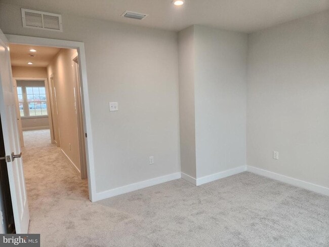 Building Photo - 321 E Cochran St