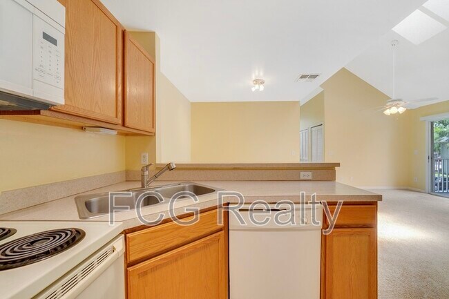 Building Photo - 6052 Westgate Dr