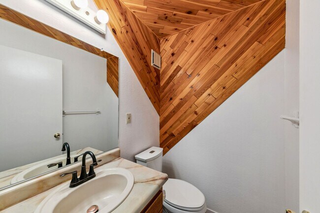Building Photo - 993 Woodchuck Ct