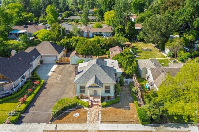 Building Photo - Pendegast House-ADU