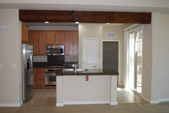 Building Photo - 2 Bedroom, 2 Bathroom Townhome in Damonte Ranch