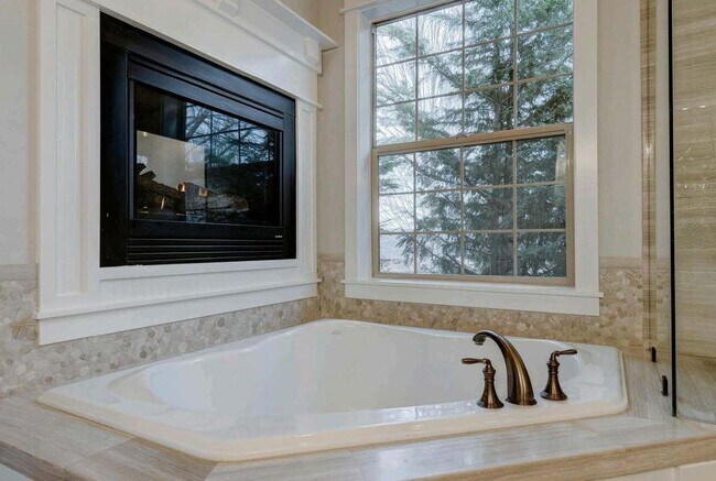 Building Photo - Beautiful home perfect for entertaining