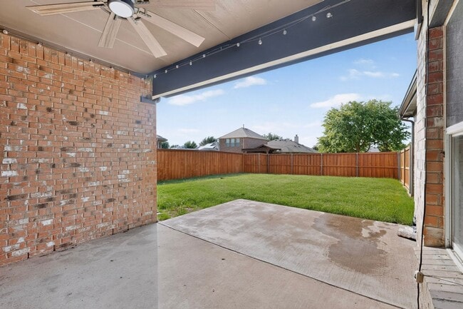 Building Photo - Spacious 4-Bedroom Home with Bonus Room and Large Backyard in Caruth Lake