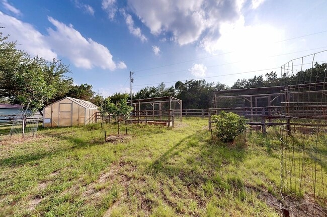 Building Photo - 13424 Trail End