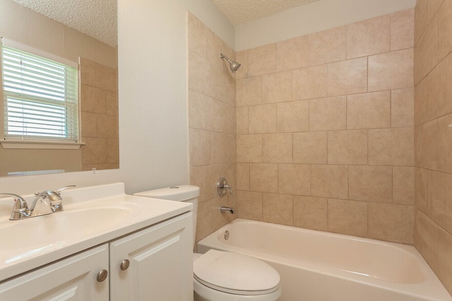Building Photo - 6053 Herschel Dr