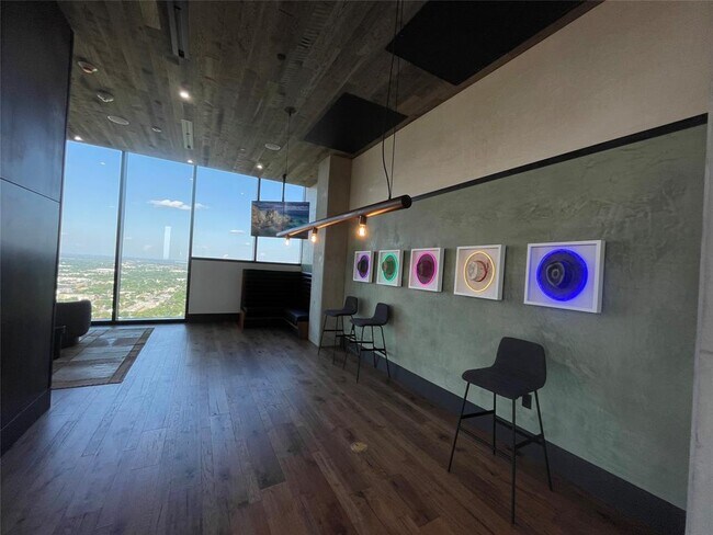 Building Photo - 84 East Ave