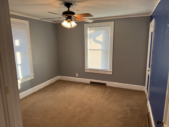 Building Photo - 14 Sulphur Springs Rd