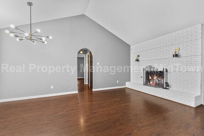 Building Photo - 2907 Ashbury Dr