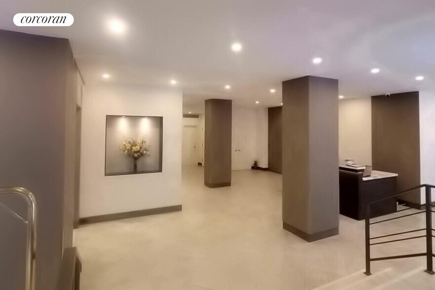 Building Photo - 45 W 81st St