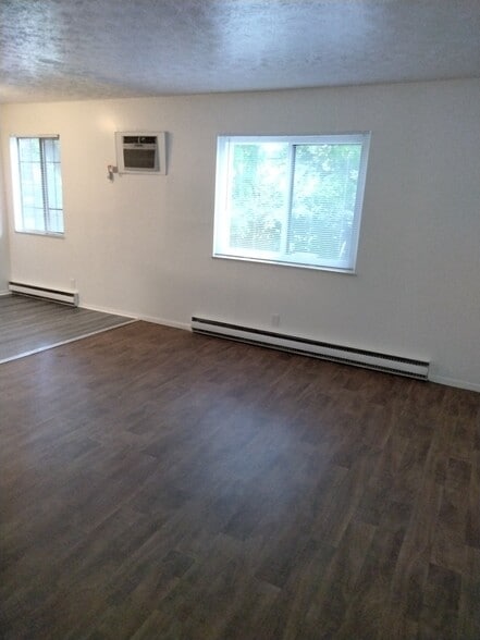 Building Photo - 350 Vista Dr
