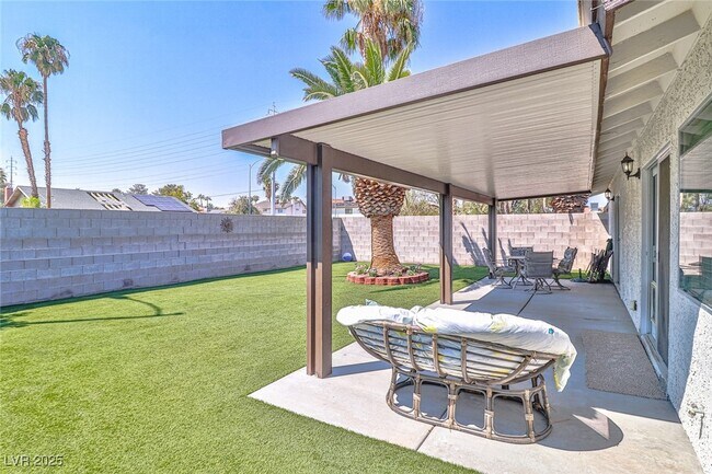 Building Photo - 4413 Live Oak Dr