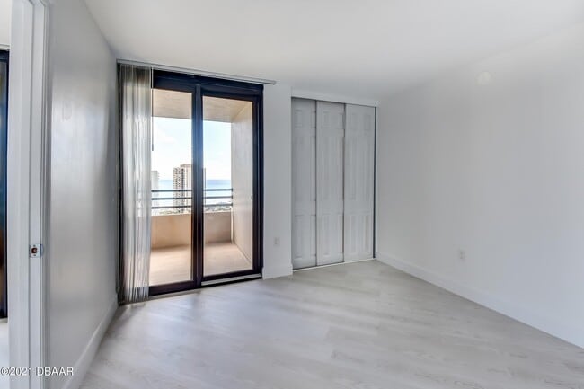 Building Photo - 1 Oceans W Blvd