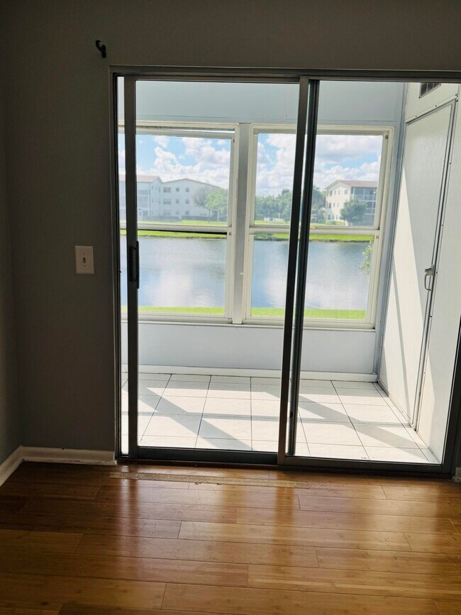 Building Photo - 151 Brighton Dr