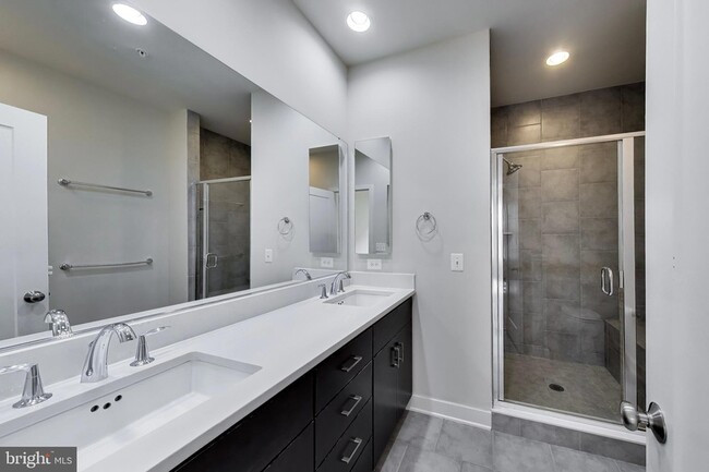 Building Photo - 16616 Crabbs Branch Way