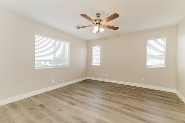 Building Photo - 10355 Missouri Meadows St