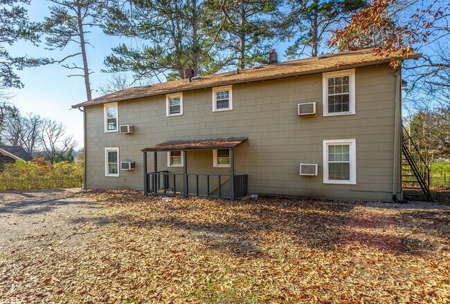 Building Photo - 311 Hedgewood Dr