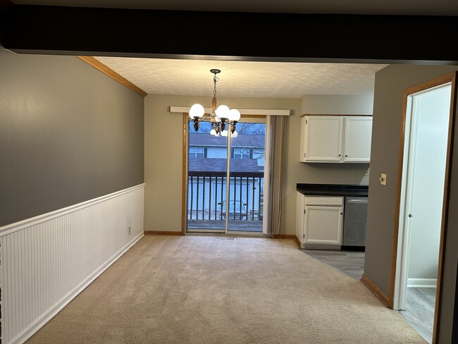 DINING ROOM/PATIO - 1319 Sandlewood Oval